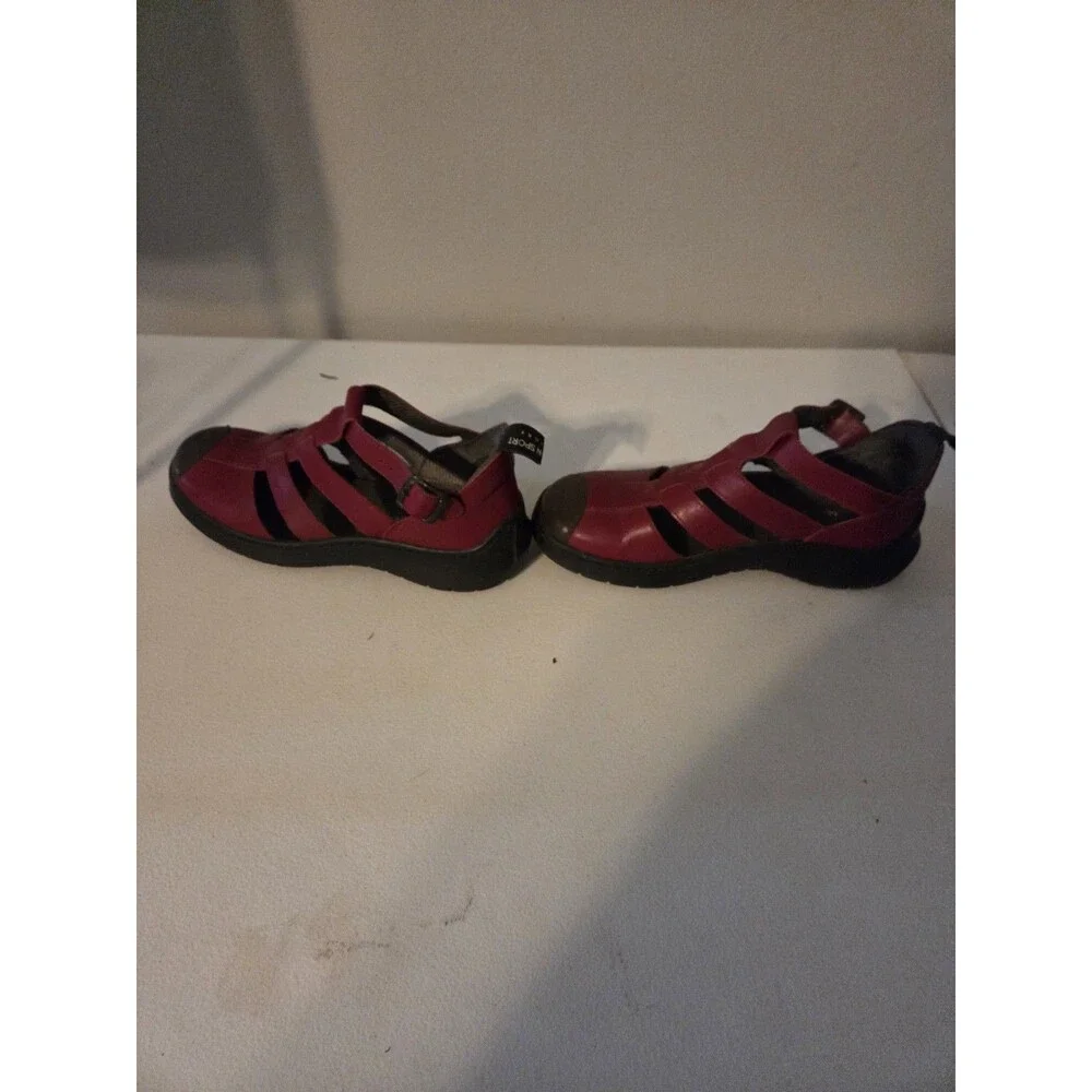 Giraudon Sport New York Womens 39.5 Red Leather Closed Toe Fisherman Sandals...